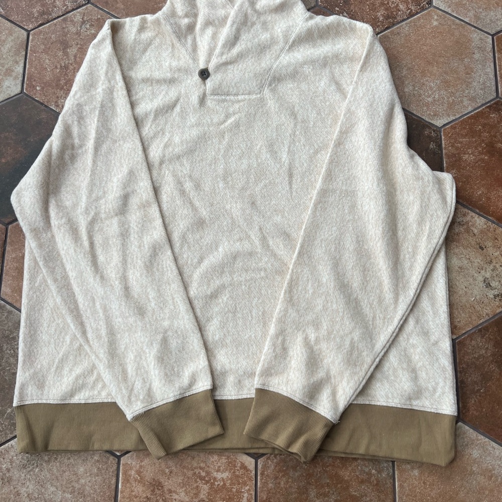 L.L. Bean Men’s Cream and Tan Soft  Pullover XXL